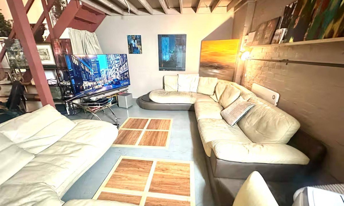 St. George's Apartment | Arty Infused Loft With ac Near Emirates Stadium