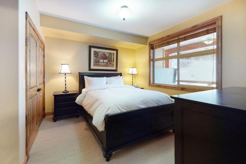 Big White Ski Resort Apartment | Aspens 4406
