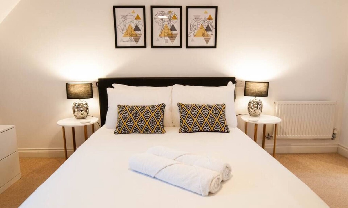 Derby House | Atlas House - Ideal for Contractors