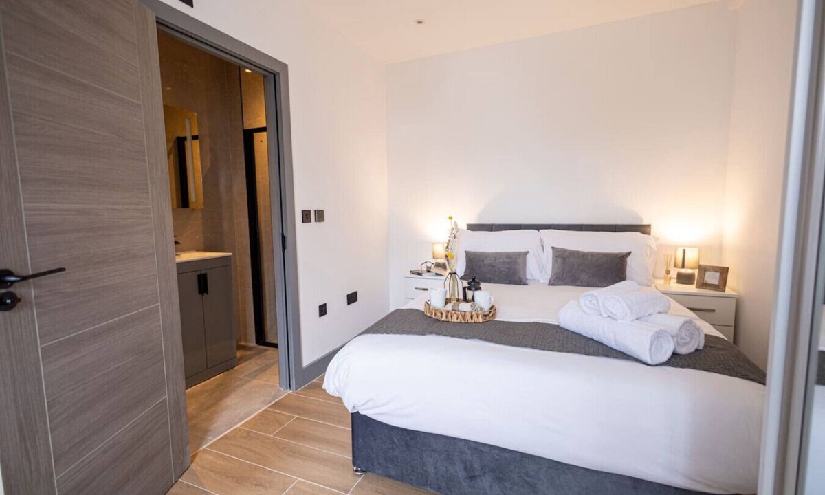West Finchley Apartment | Avenir Court Flat 5 (Finchley)