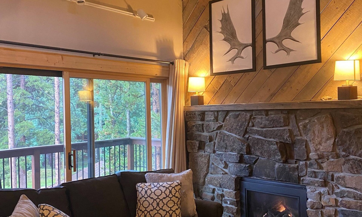 Warrior's Mark Condo | Awesome Location - Short Walk to Mountain and Town!