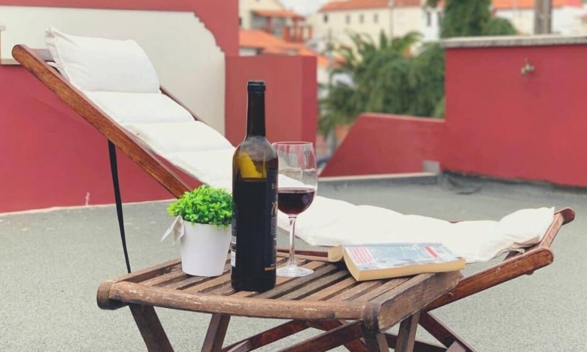 Batalha Cottage | Bathalha Villa Sleeps 10 | Base for Nazaré, Óbidos