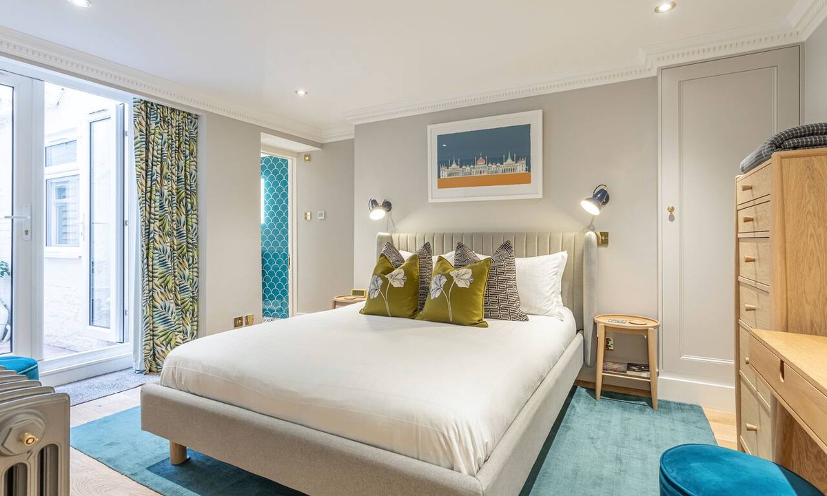 Brighton Apartment | Beaches Brighton - Luxury Seafront Accommodation