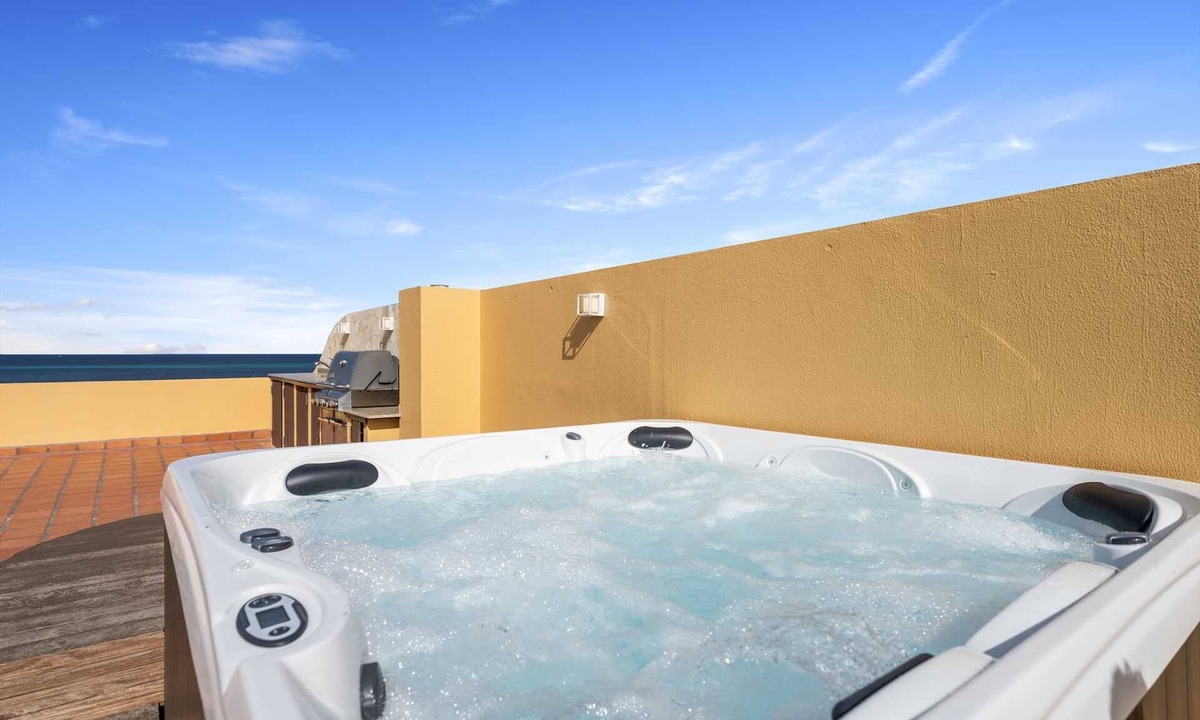 Oranjestad-West Condo | Beachfront - Amber Penthouse 2BR condo - P512