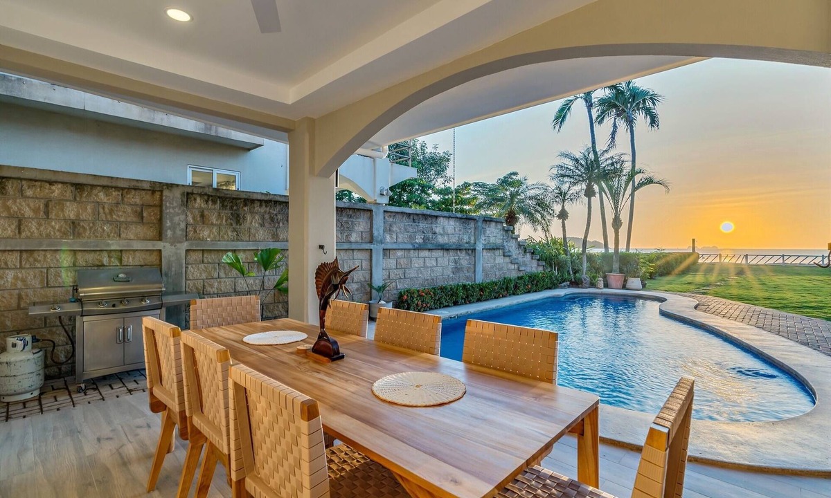 Potrero House | Beachfront Villa Just Steps To The Water