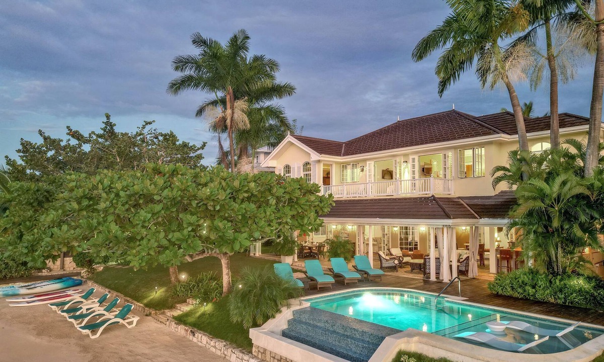 Lagoons Villa | Beachfront Villa, Staff, Boat, Pool, Tennis, Gated