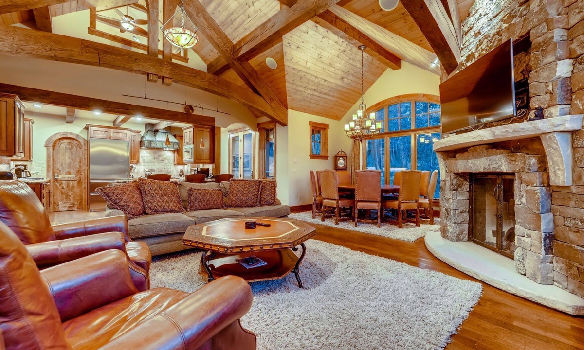 Peak 8 House | Bear Tracks Lodge: Hot tub, Theatre, Pool Table, Steam Room, Gas Grill