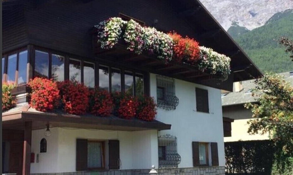 Valtellina Apartment | BEAUTIFUL ATTIC ROOM WITH A VIEW OF THE SKI SLOPES