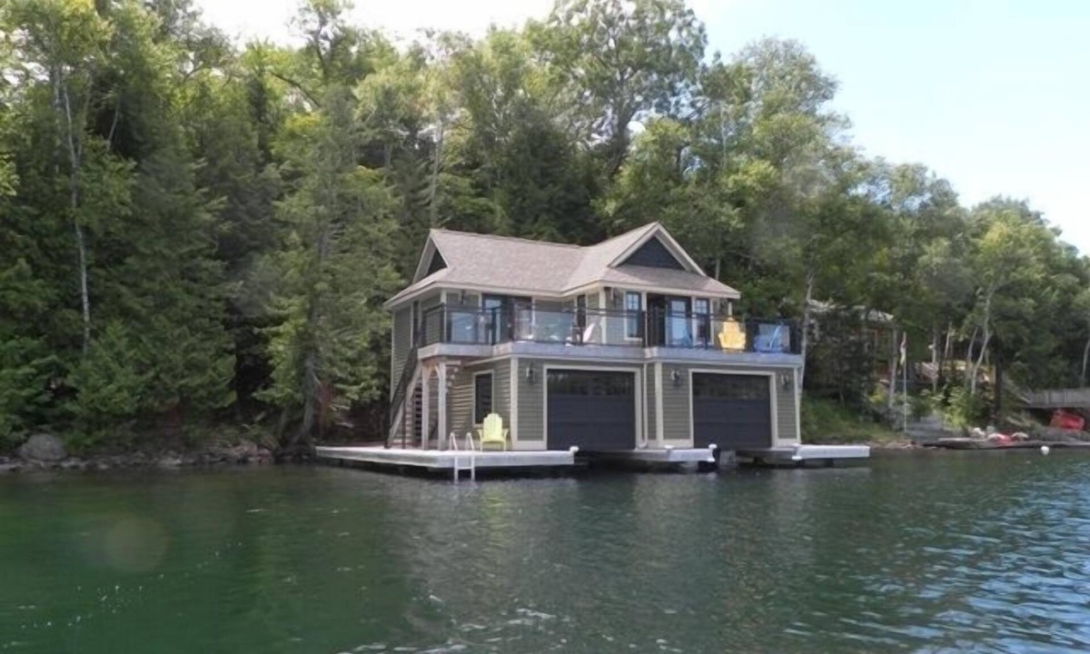 Utterson Cottage | Beautiful Custom Built Muskoka Boathouse!