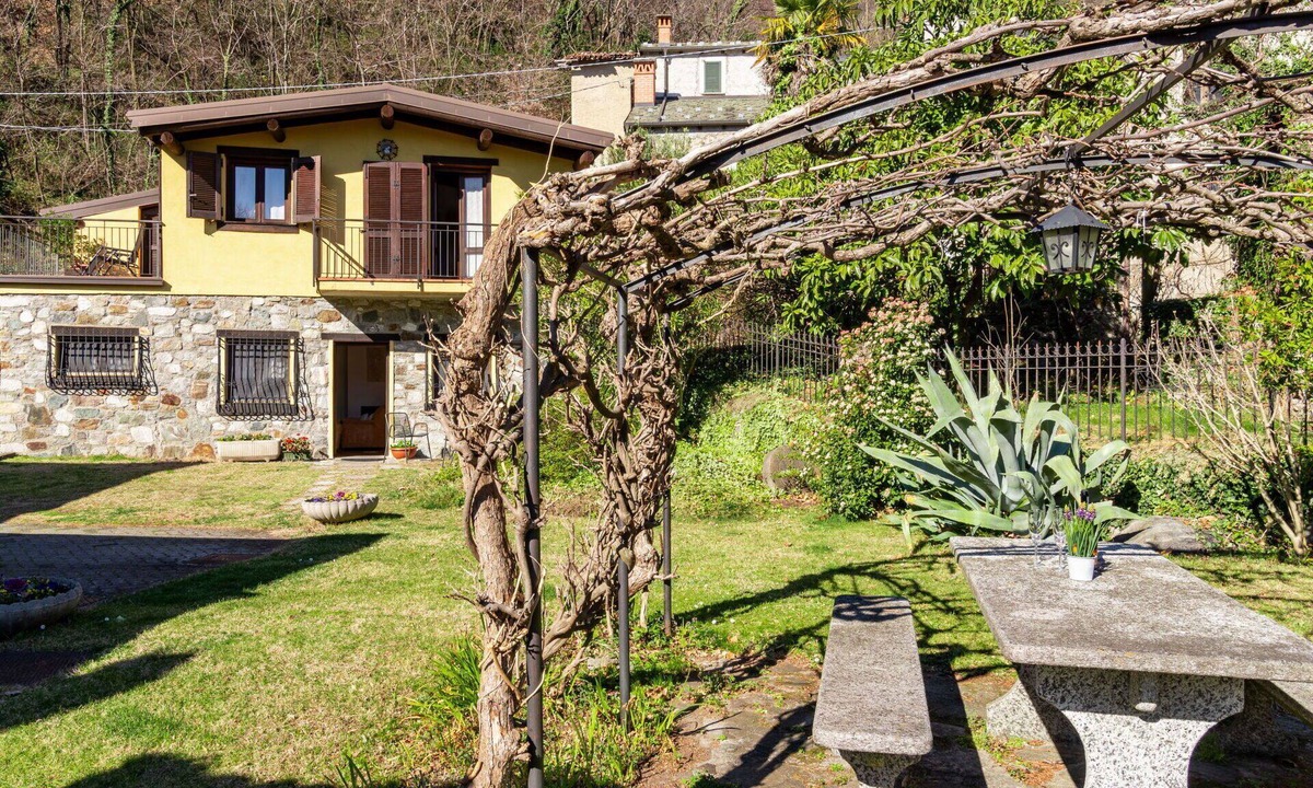 Trezzone House | Beautiful private villa for 4 people with WIFI, TV and patio