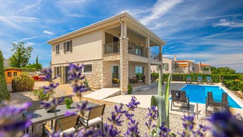 Buzinija Villa | Beautiful Villa Casa Nova with pool in Brtonigla