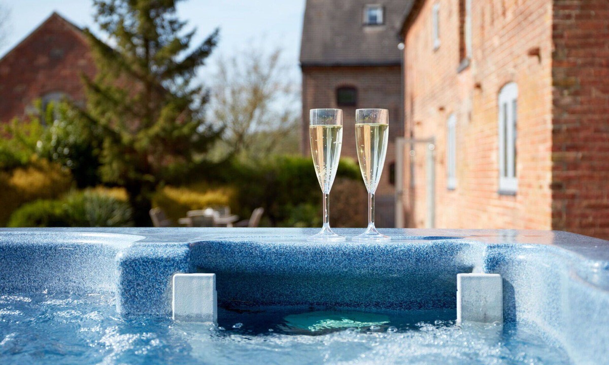 Dalbury Lees House | Beautiful villa for 10 people with WIFI, hot tub, TV and terrace