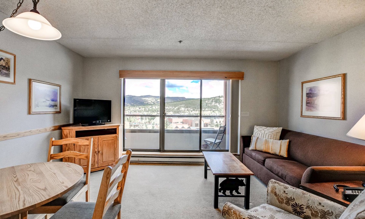 Peak 9 Condo | Beaver Run Moonrise Condo: Ski-In, Ski-Out, Great Views