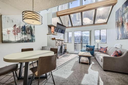 Peak 9 House | Beaver Run Updated 2 Bedroom On Peak 9 Ski-in Ski-out