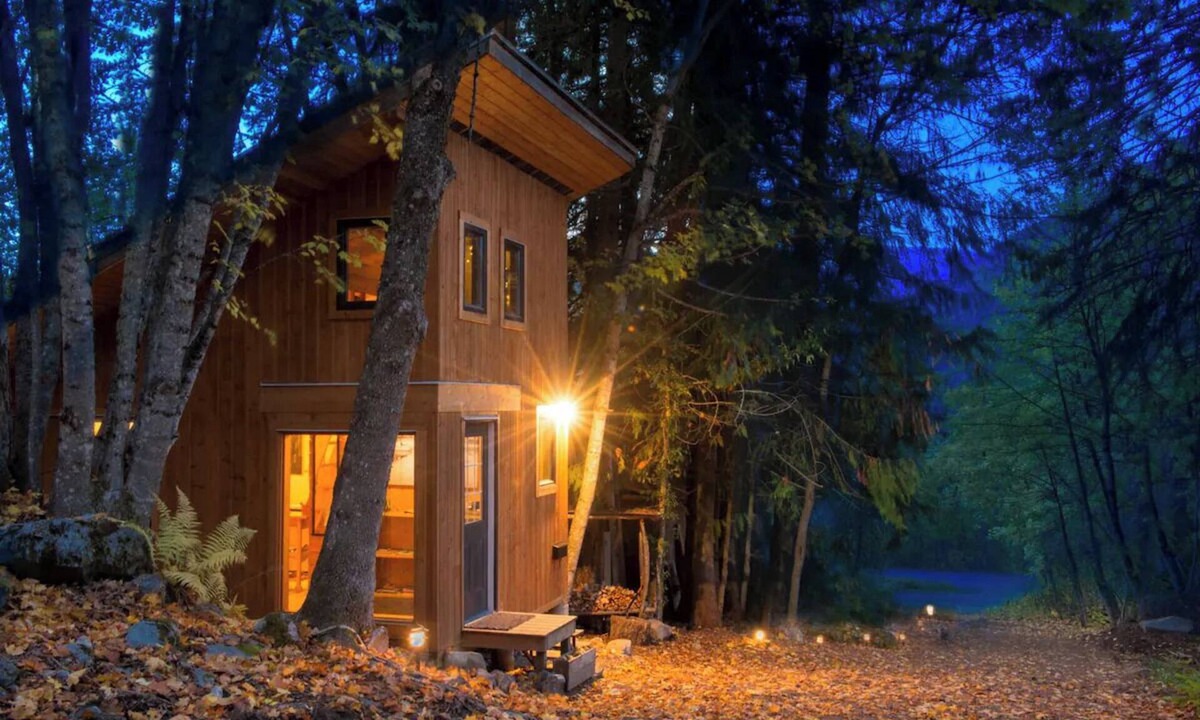 Nelson Cabin | Bees Knees in the Trees Tiny Home - Hot Tub & Sauna