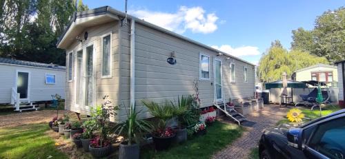 Great Houghton Apartment | Billing Aquadrome ,2 bedrooms, Royale Poplar KM 12