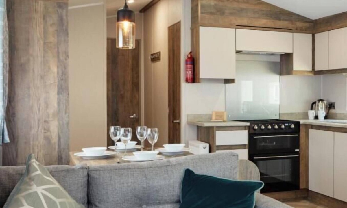 Great Houghton House | Billing Aquadrome Gold Plus 2 Bed Caravan KL04