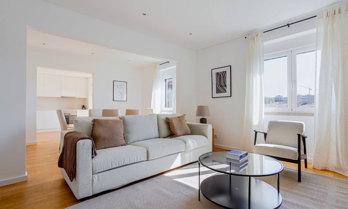 Sao Joao de Deus Apartment | Blueground | Areeiro, balcony, nr Praça de Londres