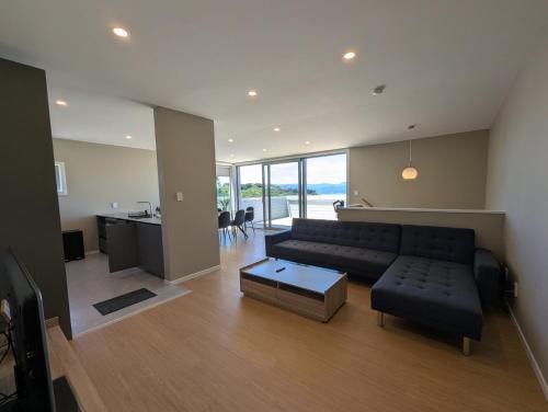 Johnsonville House | Brand New 3-Bedroom, 2-Bathroom Free Private Parking Wellington Bay Views