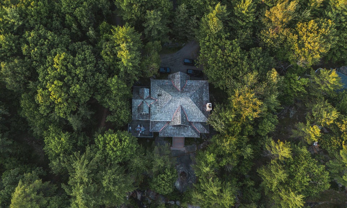 Seguin Cottage | Breezy Lake Joe family cottage w/SUP, kayaks + bar area on the dock
