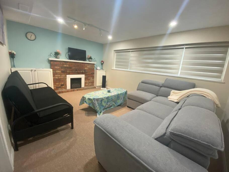 Delta Apartment | Bright 1 BR suite w/ free parking & wifi & Netflix