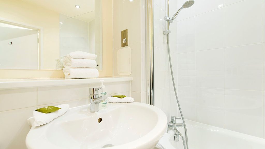 Haggerston Apartment | Bright and Spacious 2BR Flat in East London