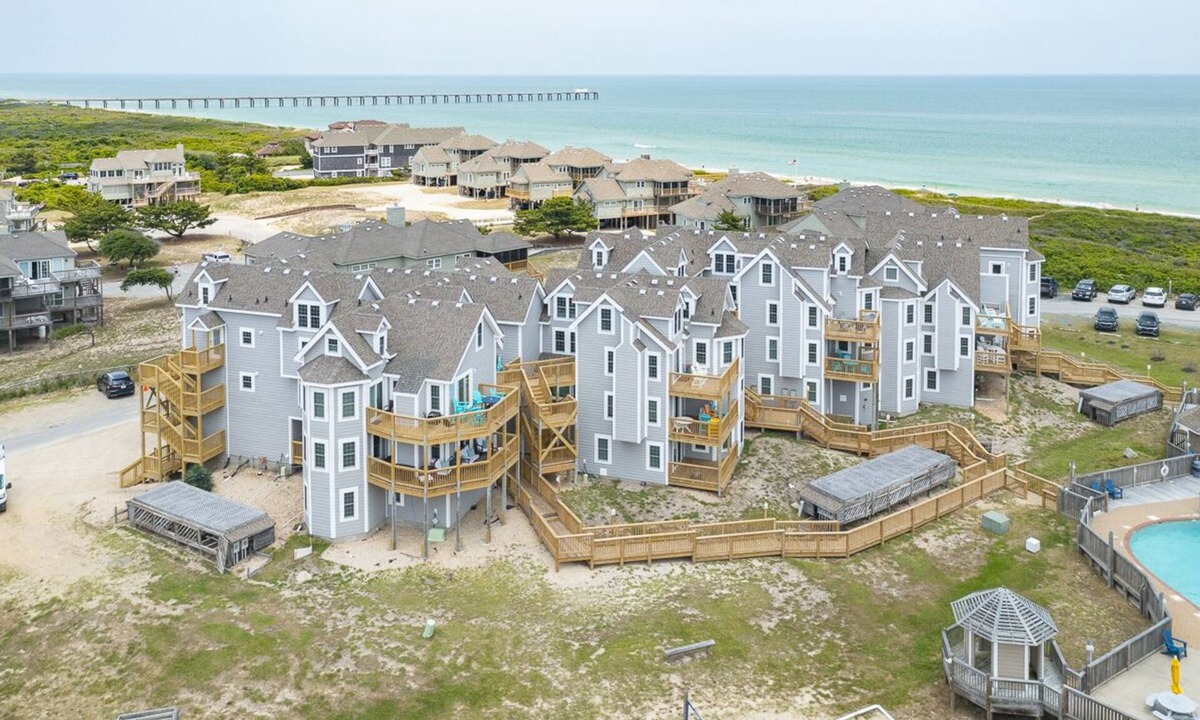 Duck Condo | Bright & beachy updated unit with ocean views from covered furnished deck!
