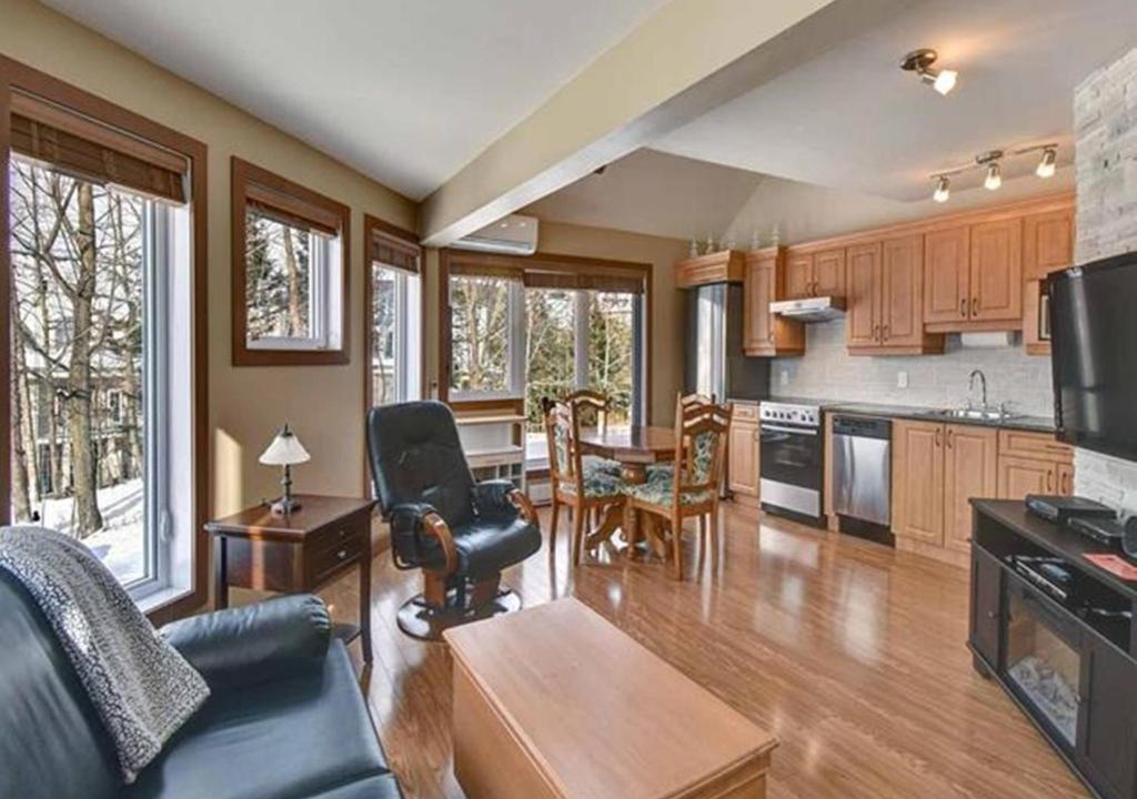 Mont-Tremblant Pedestrian Village Apartment | Bright Condo near the Lake by GLOBALSTAY