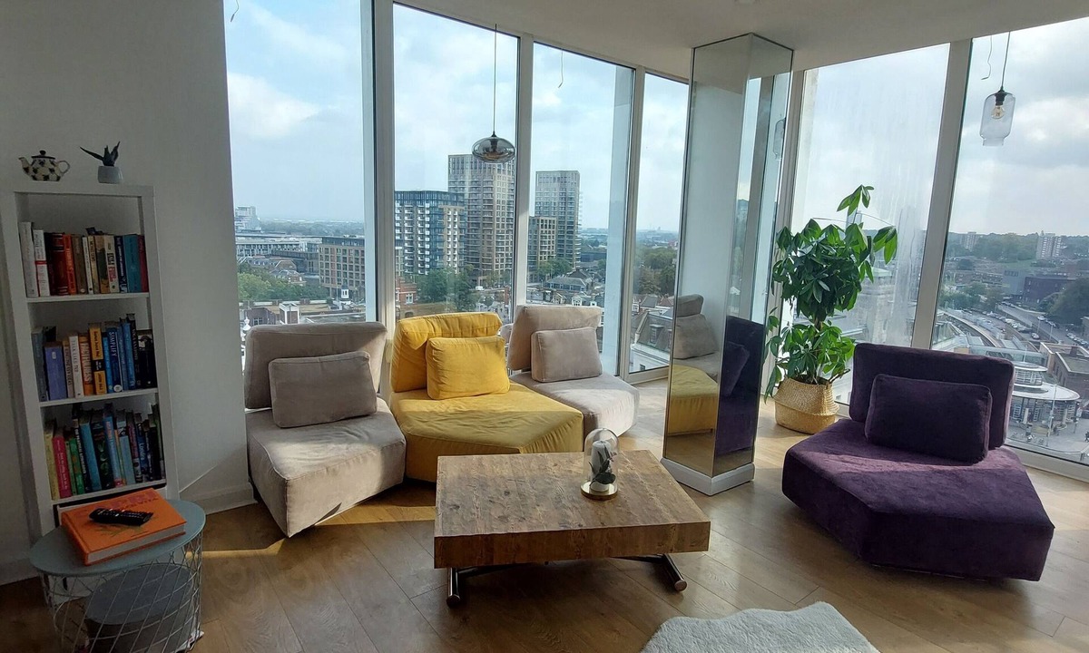 Woolwich Apartment | Bright & Luxurious Flat with Skyline View