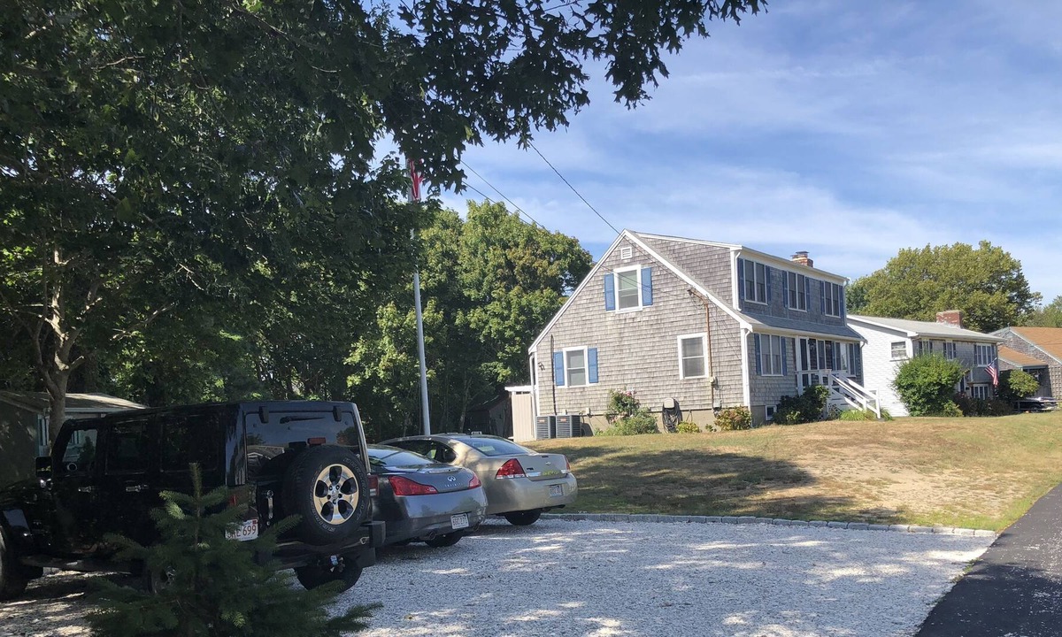 Hyannis House | Bright, Open, Clean, Roomy Cape home, located in prime Hyannis Habor location.