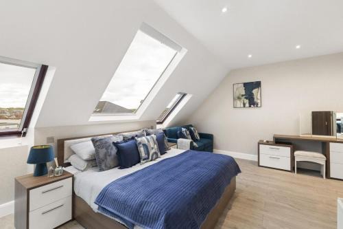 Golders Green Apartment | Bright & Spacious 2-Bedroom Top Floor Apartment
