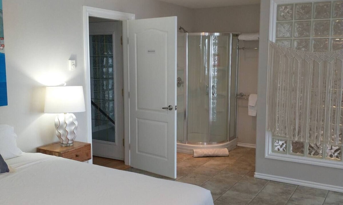 Chemainus House | By the Bay Lavender's Villa-Beach Suiten