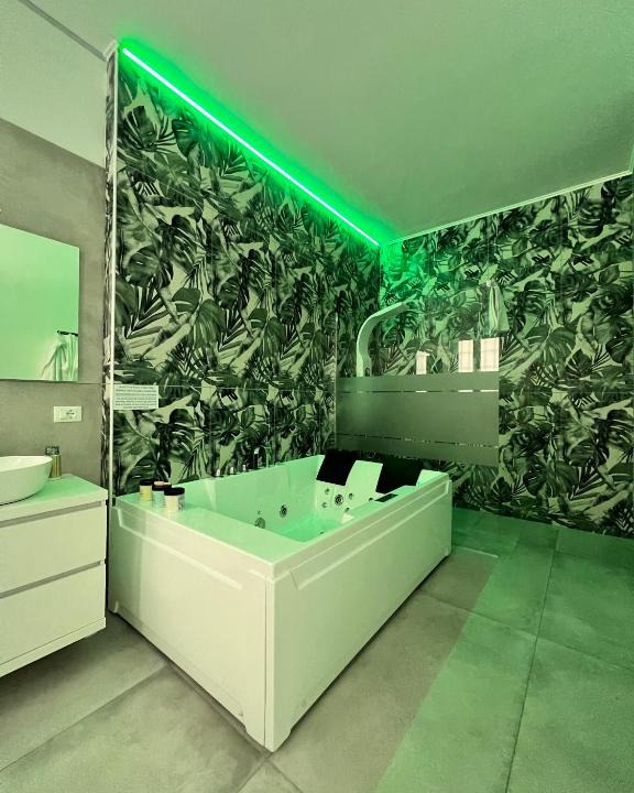 Milan Apartment | CA FOSCARI HARMONY Jacuzzi Apartment