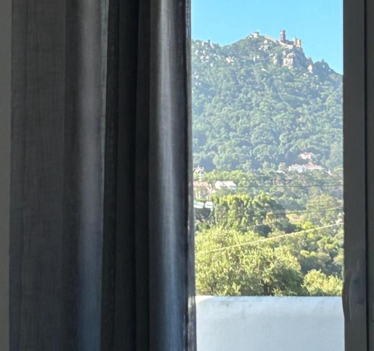 Varzea de Sintra Apartment | Cabriz White House