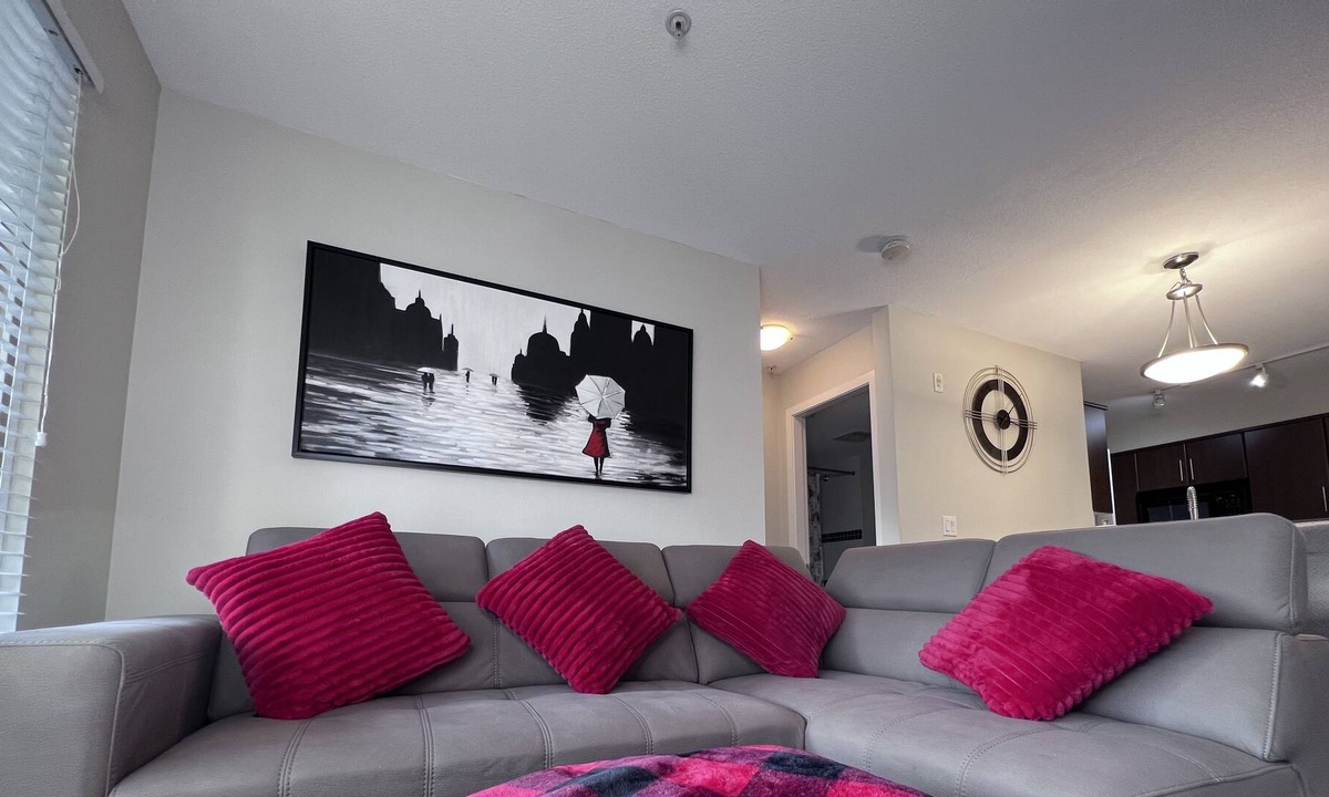 Maple Ridge Apartment | Canucks+Fpl+4K tv+Home Off+Wi-Fi+Patio+2 Parking