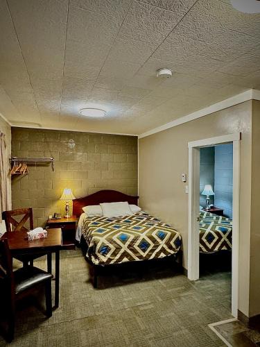 Swift Current Hotel | Caravel Motel