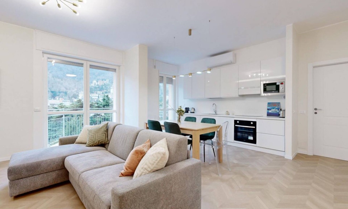 Como Apartment | Casa Margherita- Central/AC/New/Balcony