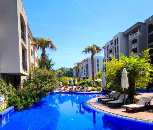 Chaika Apartment | Cascadas, Studio apartment with a pool view