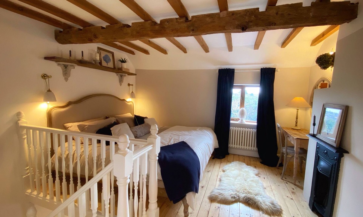 Tutbury Cottage | Castle View by Peakes Retreats. Romantic, Cosy Cottage in Historical Tutbury