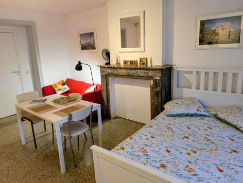 Etterbeek Apartment | Central and convenient studio near supermarkets and public transports