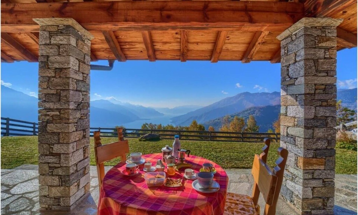 Peglio Ski Chalet | Chalet with wonderful lake view for max 5 people