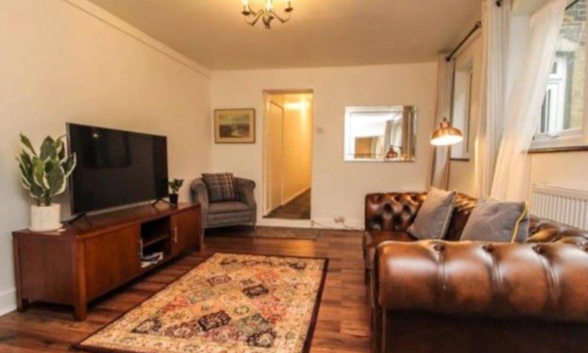 Brentwood Apartment | Charming 2-bed Apartment in Brentwood Free Parking