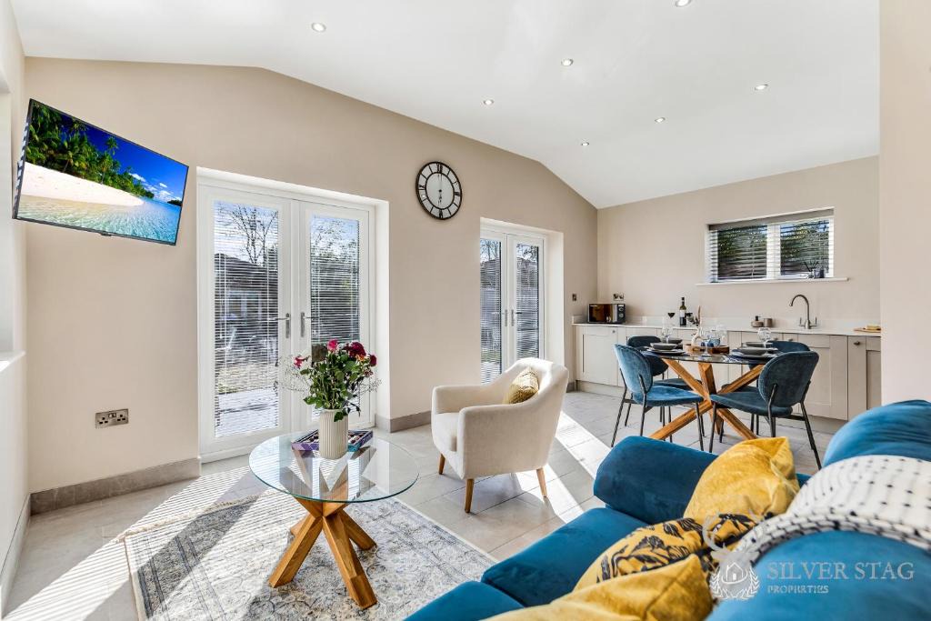 Snarestone Apartment | Charming 2 Bedroom Limestone Lodge Perfect for Families