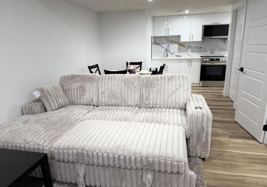 Southeast Edmonton House | Charming Basement Suite