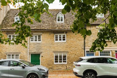 Witney House | Charming Cotswold Cottage on Church Green, Witney