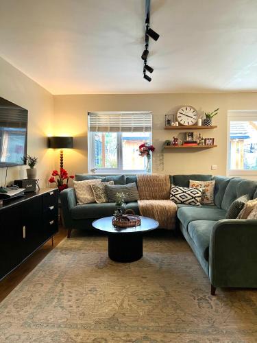 Henley House | Charming Family Home with Gym