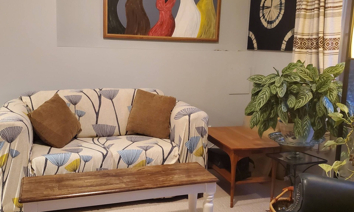 Cowichan Bay Bed & Breakfast | Charming walkout basement patio suite - ocean views.
