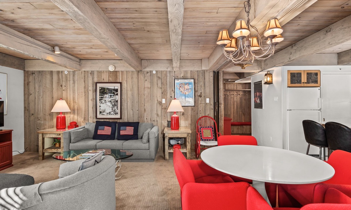 Aspen Condo | Chateau Eau Claire Unit 1 | Stylish Condo Overlooking the River, Walking Distance to Downtown