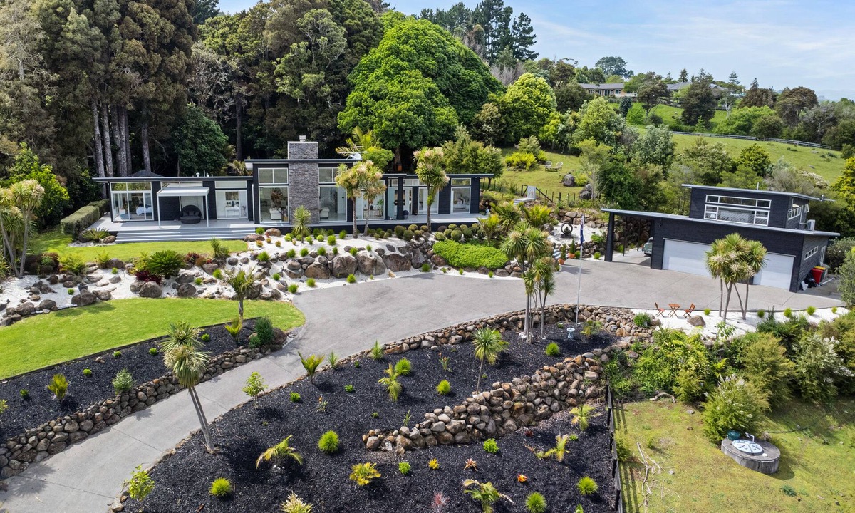 Drury House | Cheerful 2 Bedroom Lifestyle in Auckland