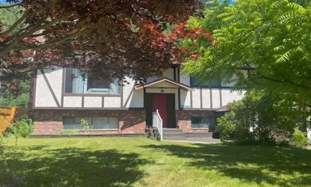 Boston Bar Cottage | Cheerful 4 bedroom cottage in the Fraser Canyon